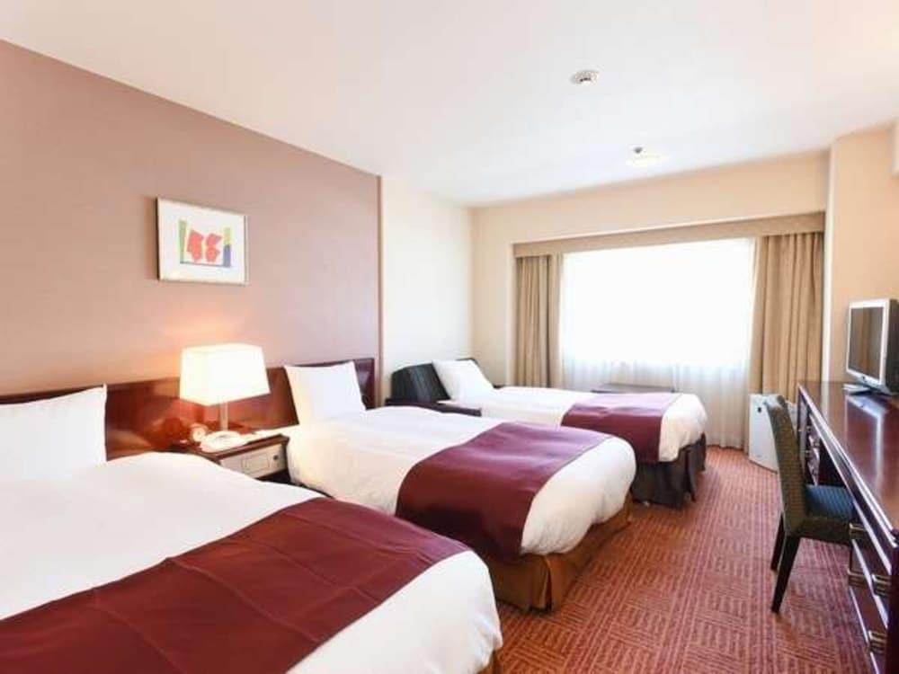 Fukuyama New Castle Hotel Bagian luar foto